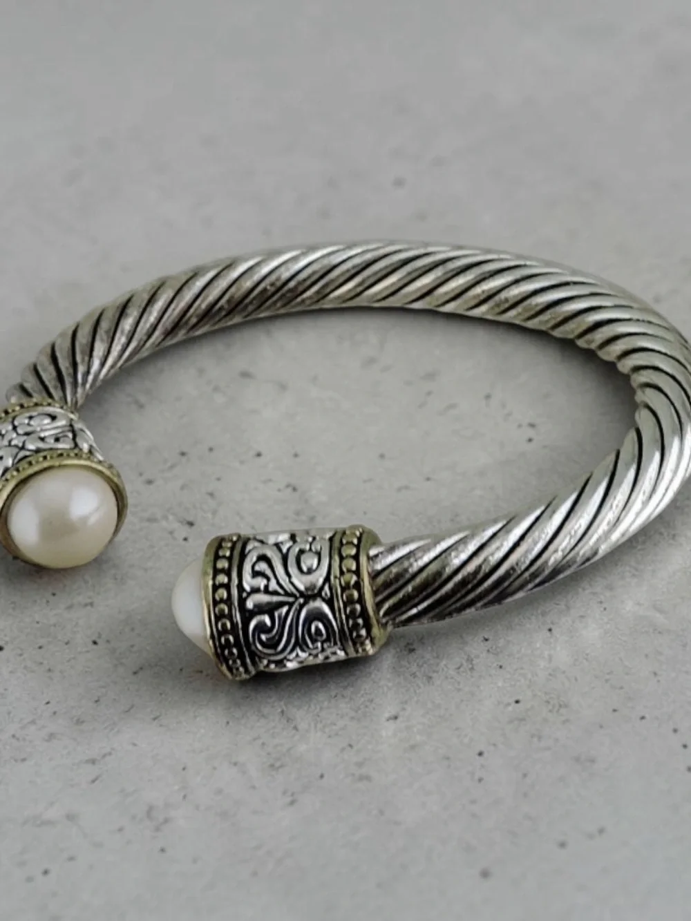 VNTG ESTATE Silver Gold Tone Faux Pearl Twisted Cable Wire Beaded Cuff Bracelet